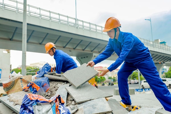 Vận động liên tục trong thời tiết nắng nóng sẽ khiến cơ thể mất nước và giảm sự bền bỉ