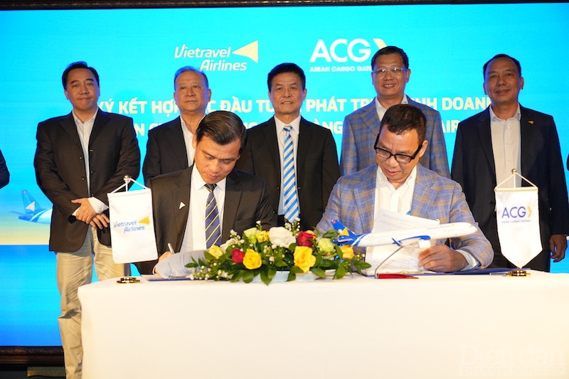 Vietravel Airlines đã chính thức ký kết hợp tác với Công ty Asean Cargo Gateway (ACG) thành lập Vietravel Airlines Cargo (VUAir Cargo).