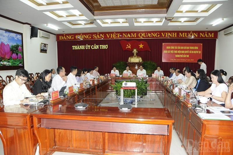 Quang cảnh buổi làm việc của đoàn công tác với Thành ủy TP Cần Thơ - Ảnh: Đình Đại.