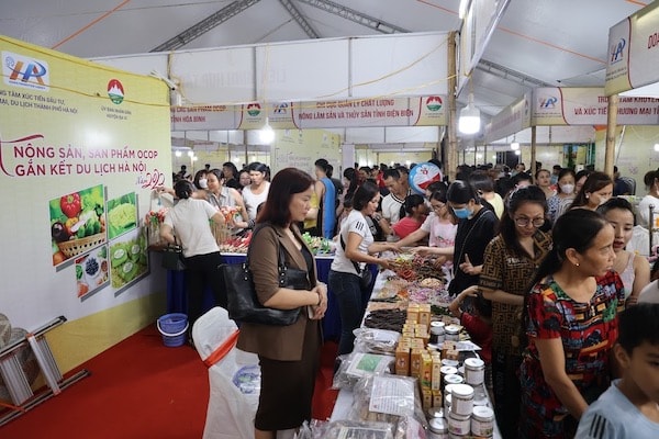 Festival nông sản, sản phẩm OCOP gắn kết du lịch Hà Nội năm 2022p/tại Sân vận động trung tâm, Thị trấn Tây Đằng, huyện Ba Vì, thành phố Hà Nội.