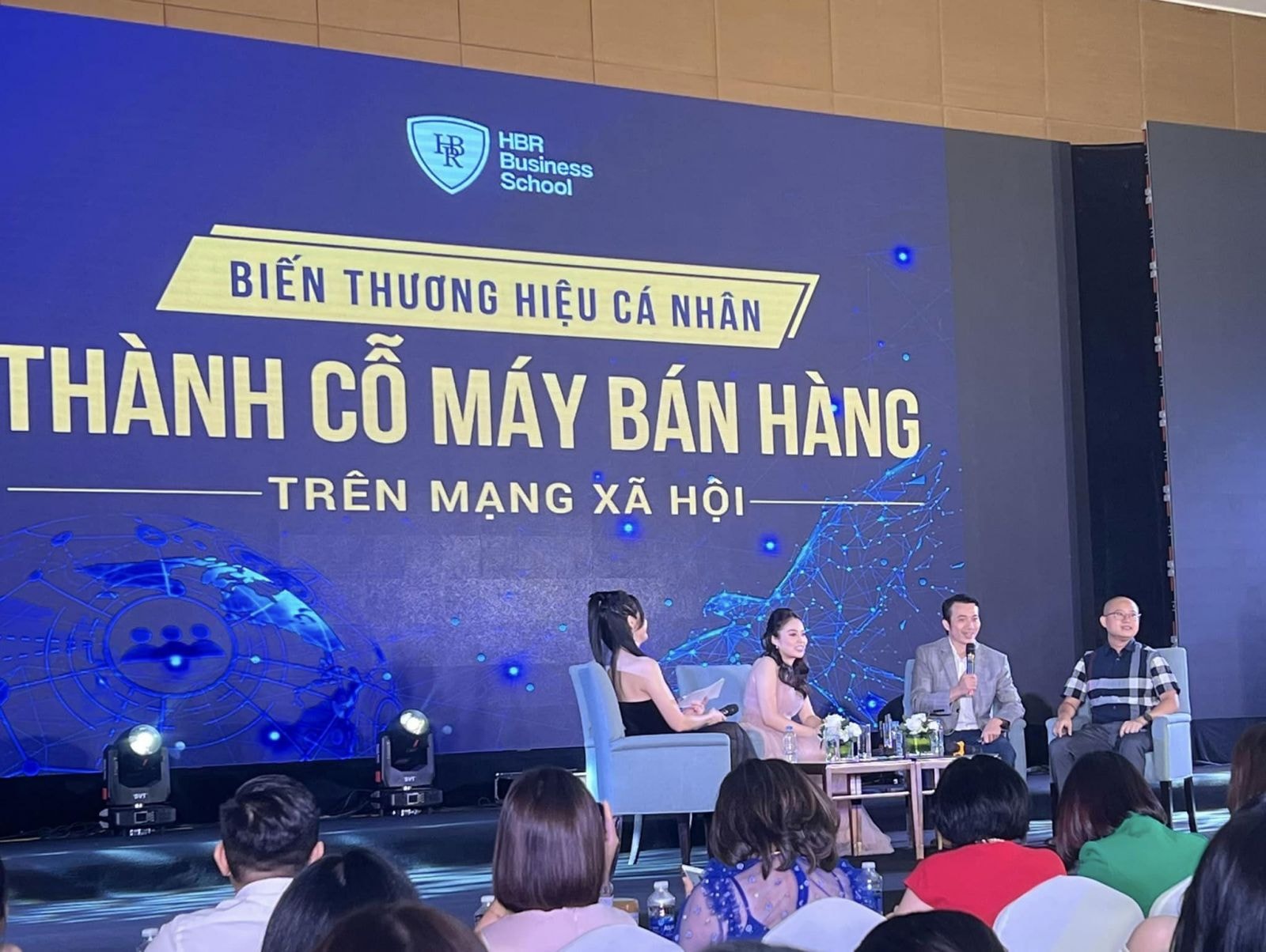 Tại buổi hội thảo, doanh nhân Nguyễn Thị Bích Hằng đã chia sẻ