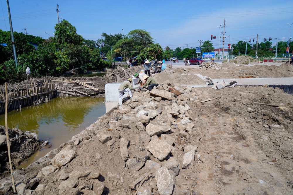 Đến thời điểm này tiến độ dự án chậm so với kế hoạch đề ra, yêu cầu các địa phương cần tập trung cao công tác giải phóng mặt bằng phục vụ dự án đúng tiến độ đề ra. 