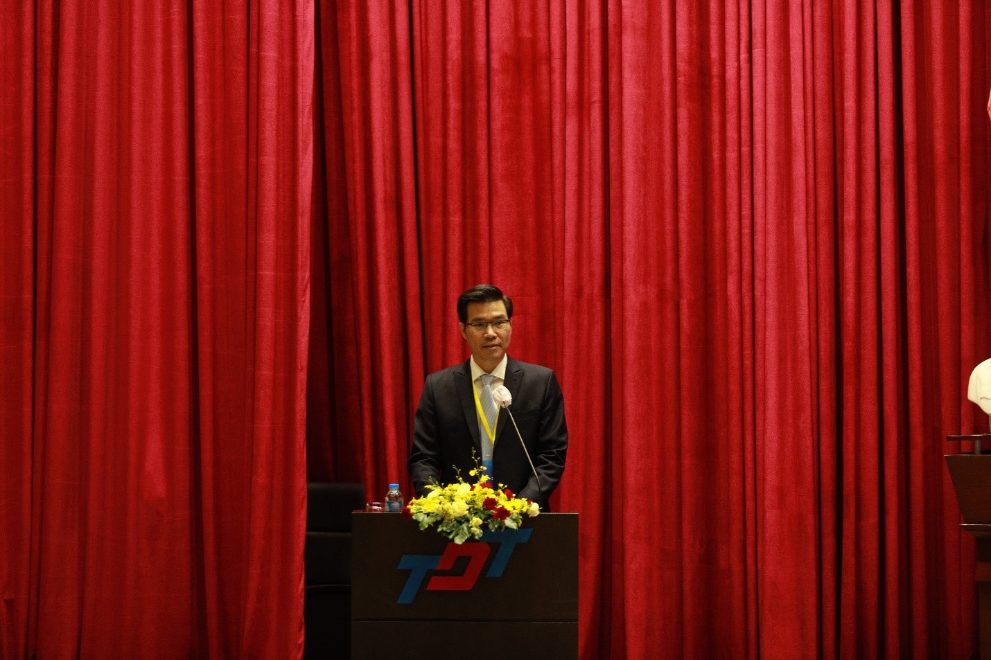 TS. Trần Trọng Đạo phát biểu chào mừng.
