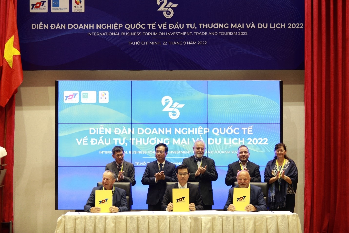 Lễ ký kết hợp tác giữa TDTU – Đại học Kỹ thuật Ostrava và Tập đoàn BR Group.