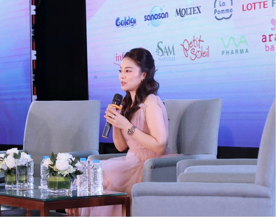 Hot Mom Hằng Túi chia sẻ kinh nghiệm “nuôi con giỏi - kinh doanh tài”