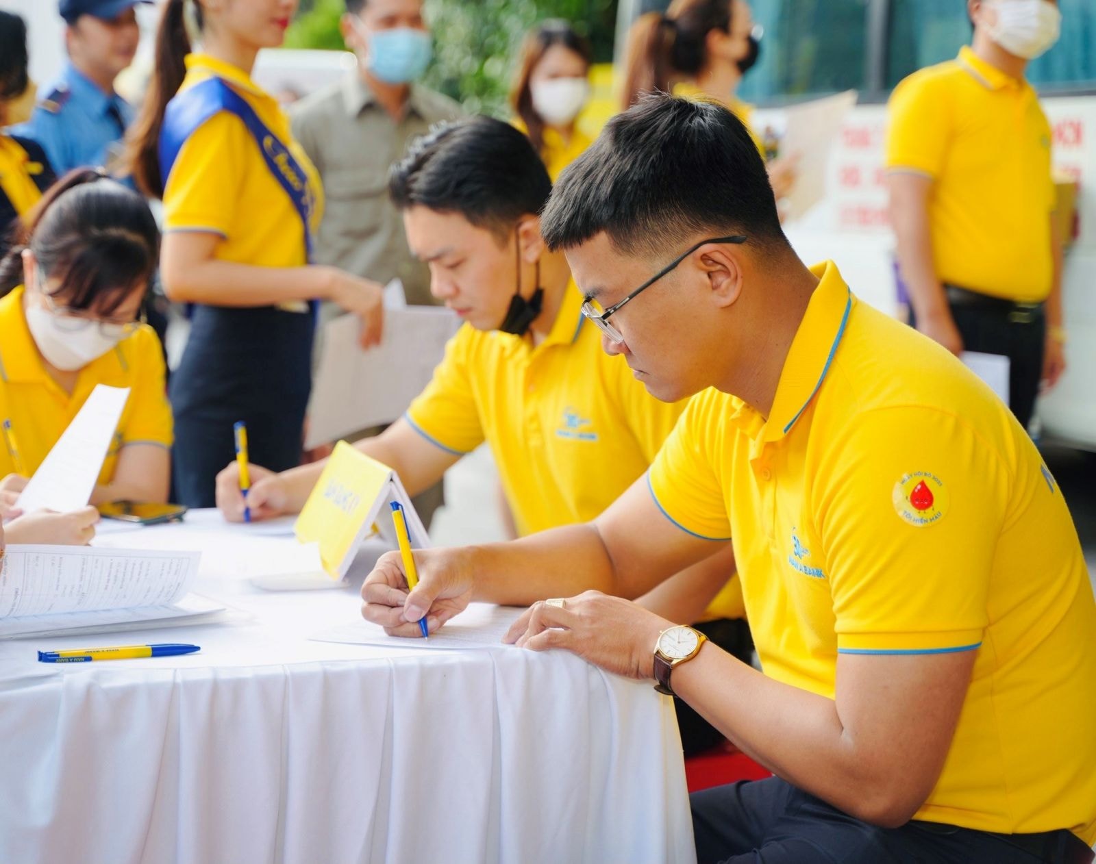 Ngày Hội đỏ Nam A Bank thu hút sự tham gia đông đảo của CBNV, khách hàng và đối tác.