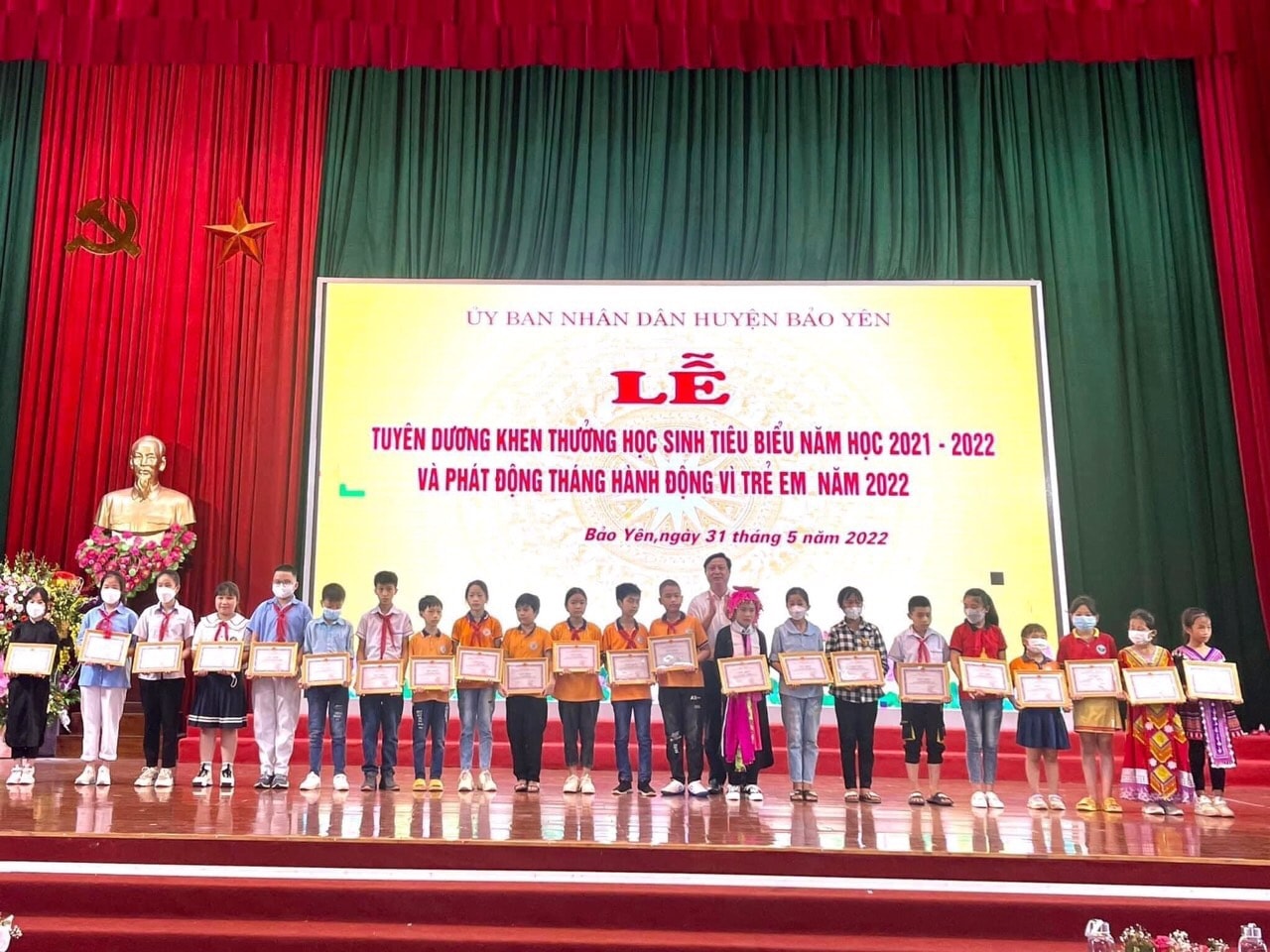 Lễ tuyên dương học sinh tiêu biểu năm học 2021 - 2022