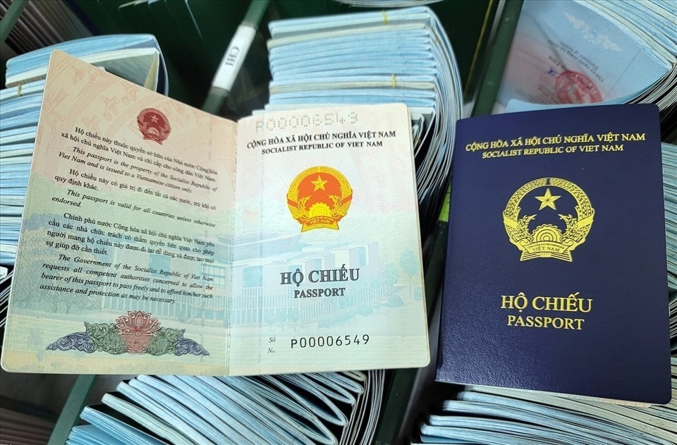 Mẫu hộ chiếu mới của Việt Nam.
