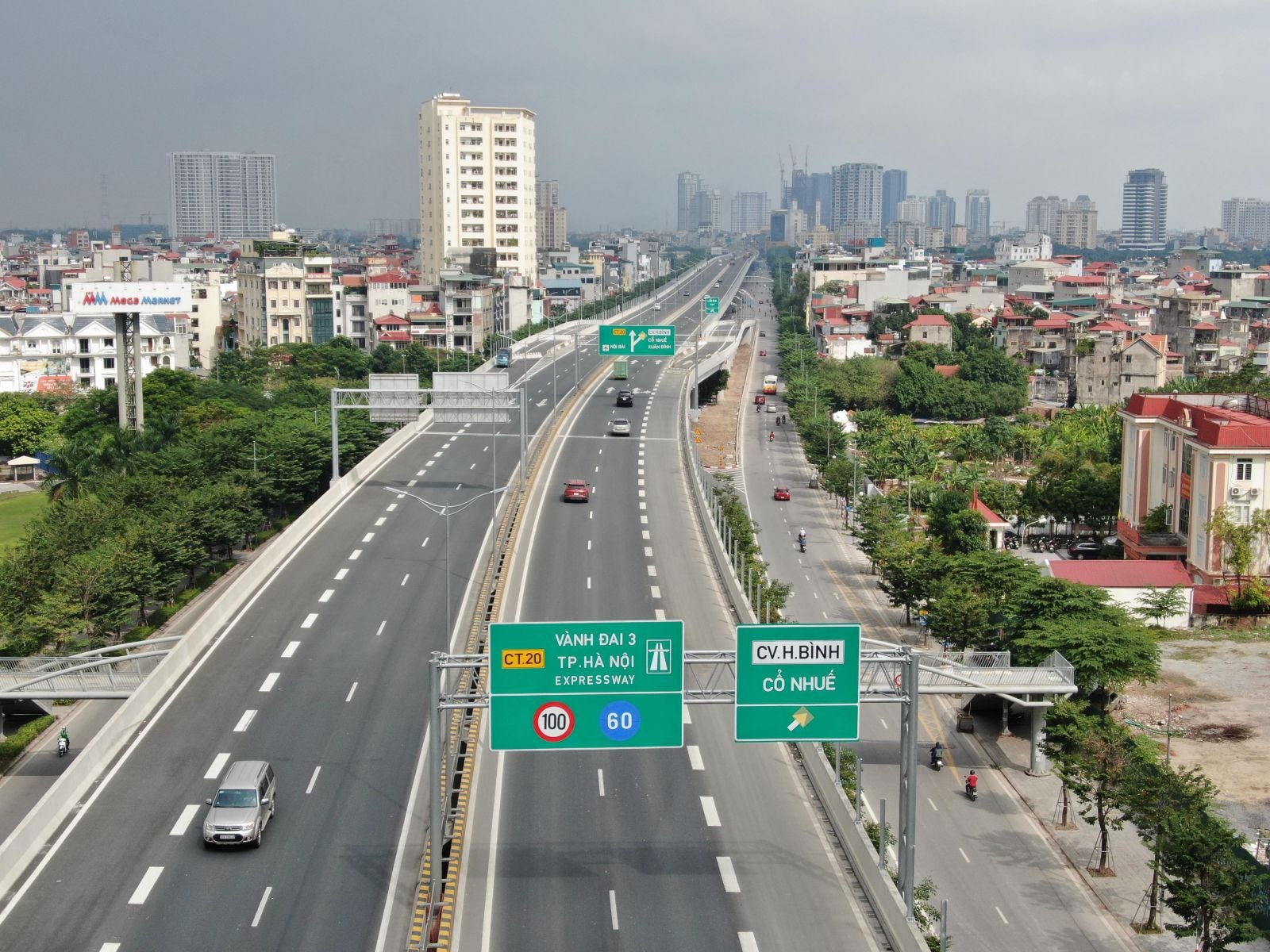 Vành đai 3 trên cao, đoạn từ cầu Thăng Long đến Mai Dịch lúc mới đưa vào khai thác. Ảnh: Sưu tầm