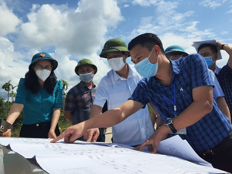 Lãnh đạo TP Uông Bí kiểm tra thực địa công tác GPMB