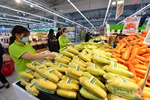 Yếu tố bị ép chiết khấu nêu ở trên đã góp phần làm cho doanh nghiệp nội, sản phẩm nội đã khó khăn lại càng khó khăn hơn. Ảnh minh hoạ: Quốc Tuấn