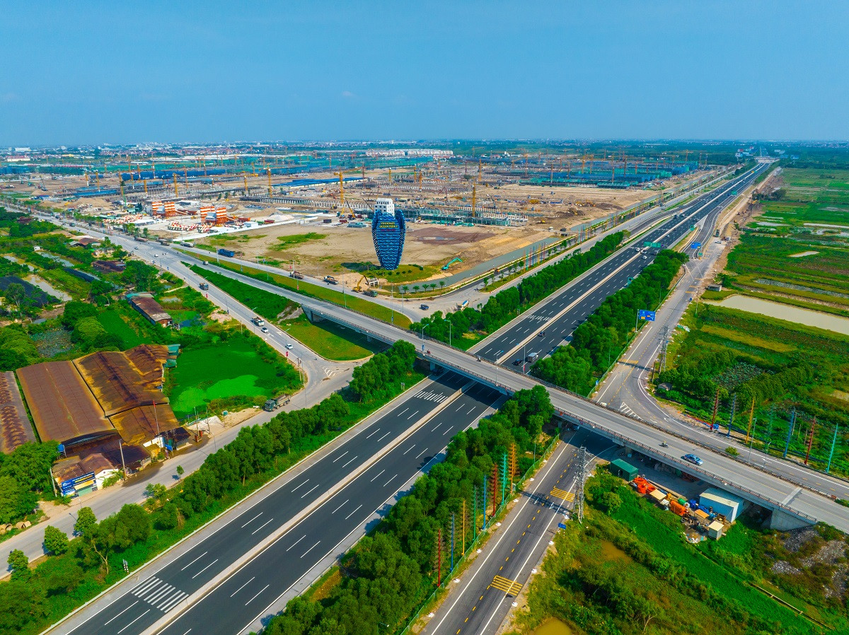 Với hàng loạt đại công trình nhanh chóng thành hình, phía Đông Hà Nội sẽ là tâm điểm kết nối, giao thương của không chỉ Thủ đô mà cả vùng kinh tế trọng điểm quốc gia.