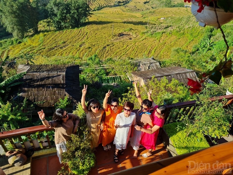 Du khách check-in mùa vàng của Sa Pa