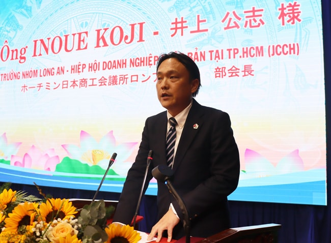Trưởng nhóm Long An – Hiệp Hội doanh nghiệp Nhật bản tại thành phố Hồ Chí Minh (JCCH) – Inoue Koji chia sẻ tại buổi họp mặt