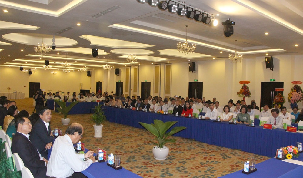 Đại biểu dự họp mặt.