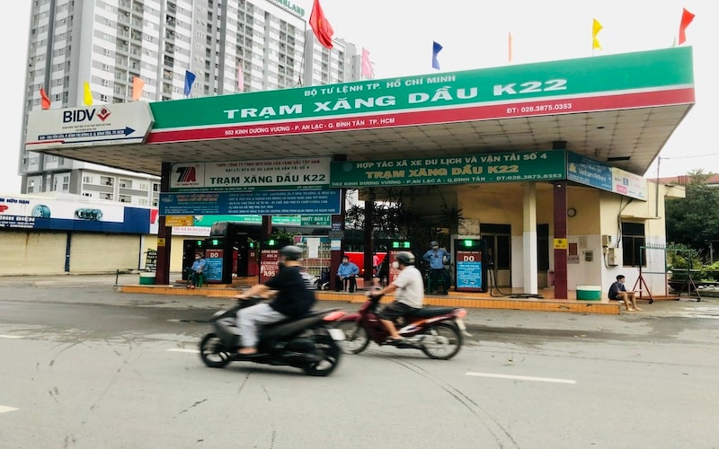 ngày 9/10/2022, nhiều cửa hàng kinh doanh xăng dầu trên địa bàn nhiều quận tại TP.HCM tạm ngưng phục vụ