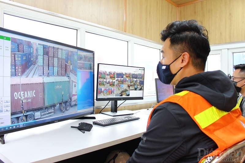 Hoạt động kiểm soát phương tiện ra vào tại cổng cảng thuộc cảng Tân Vũ