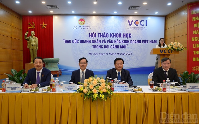 văn hoá chính là nền tảng phát triển của doanh nghiệp, khi nền tảng văn hoá vững thì doanh nghiệp mới phát triển bền vững.