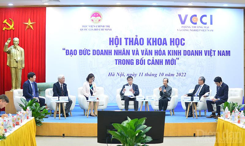 Các khách mời tham dự tọa đàm tại Hội thảo