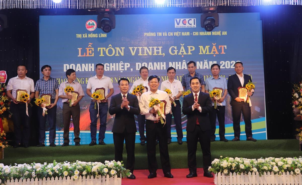 Vinh danh các doanh nghiệp tiêu biểu