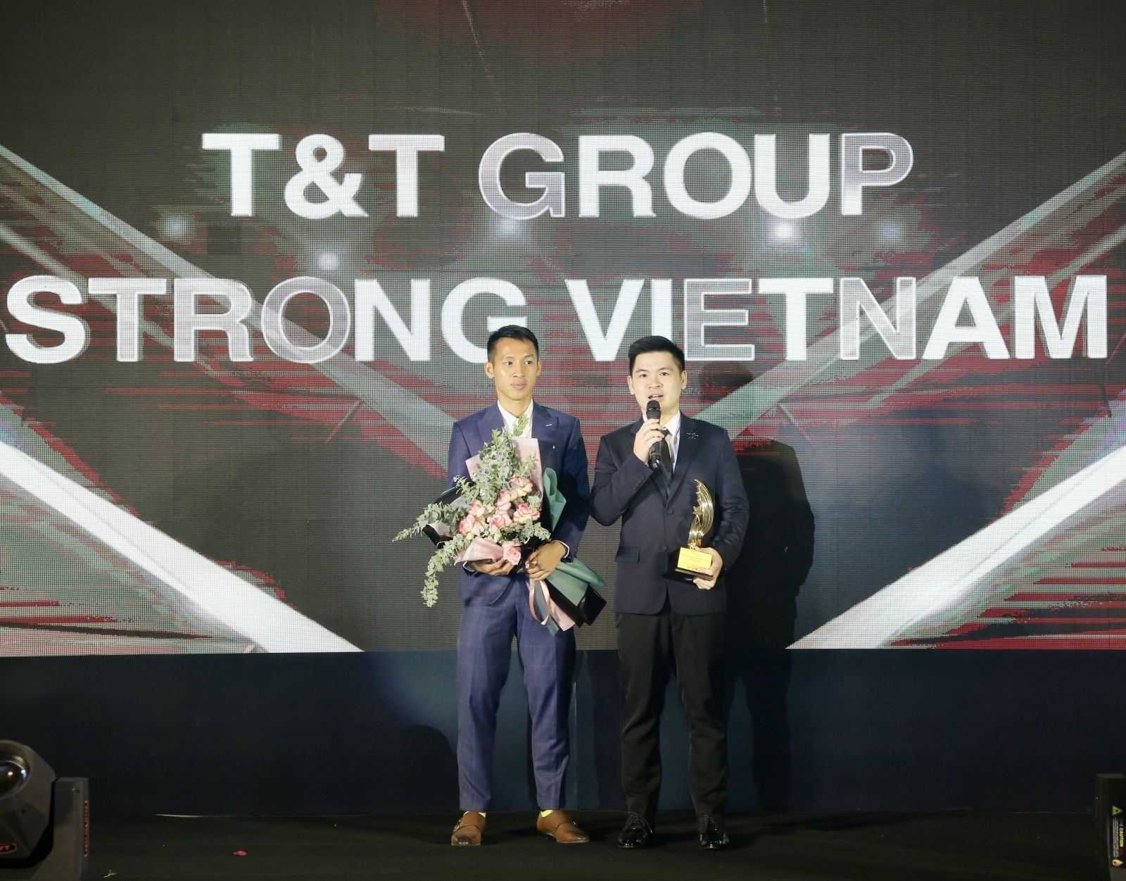 Chương trình Strong Vietnam do ông Đỗ Vinh Quang khởi xướng đã chiến thắng giải thưởng Trách nhiệm Xã hội (CSR) xuất sắc nhất tại lễ trao Giải thưởng Quốc Gia truyền thông & quan hệ công chúng năm 2020