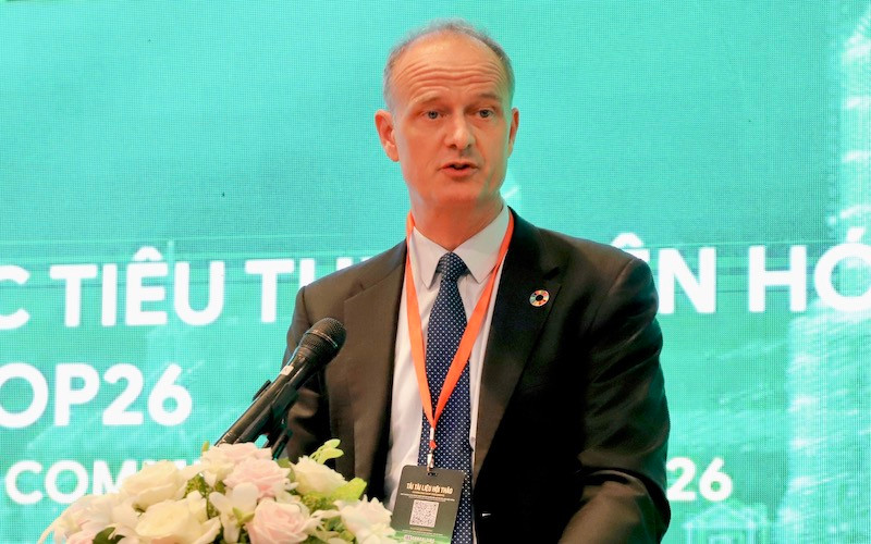 ông Patrick Haverman - Phó Trưởng đại diện Chương trình Phát triển Liên hợp quốc (UNDP) tại Việt Nam, cho rằng: Chính phủ Việt Nam đã có những cam kết tại COP26 đồng thời nhanh chóng triển khai thực hiện cam kết này bằng việc hoạch định quản lý theo hướng bền vững tại Việt Nam