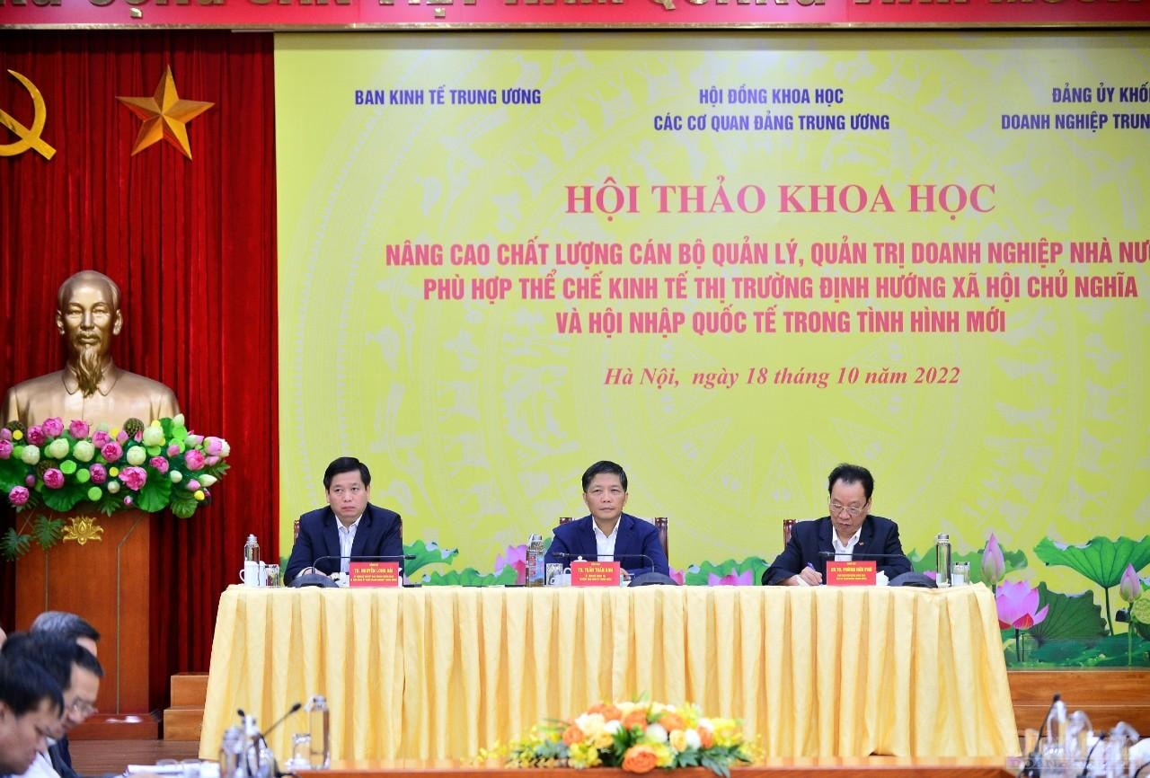 Các đồng chí lãnh đạo chủ trì hội thảo khoa học