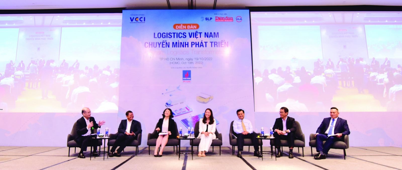  Diễn đàn “Logistics Việt nam – Chuyển mình phát triển” do Diễn đàn Doanh nghiệp phối hợp với Hiệp hội Doanh nghiệp dịch vụ Logistics Việt Nam (VLA) và SLP Việt Nam tổ chức