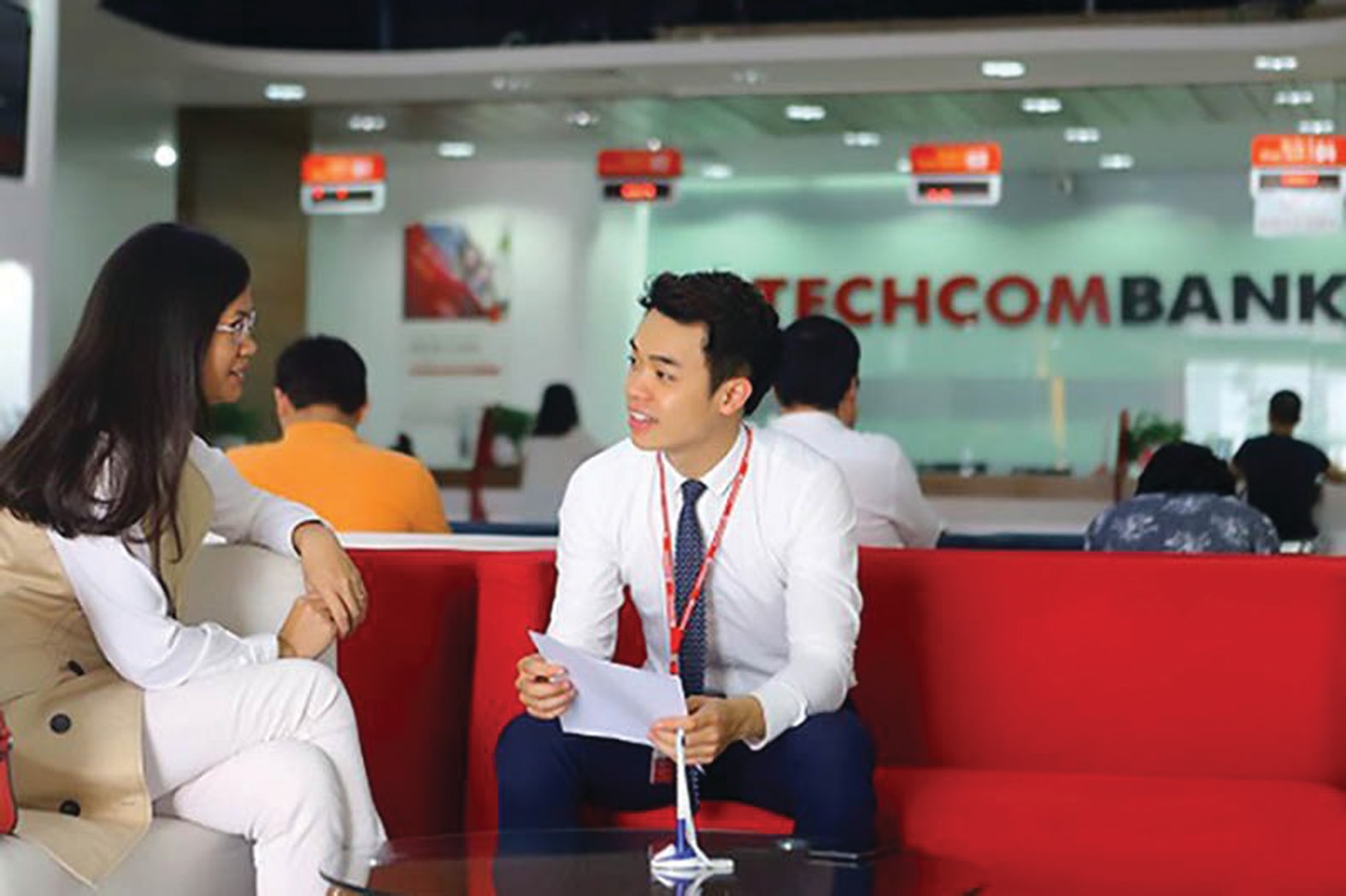  Techcombank được vinh danh là “Ngân hàng tốt nhất Việt Nam 2022”, do các tổ chức quốc tế uy tín Euromoney và FinanceAsia bình chọn.