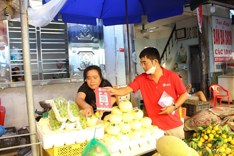 Các hộ kinh doanh tại chợ Lương Văn Can, TP Hải Phòng triển khai mô hình thanh toán không dùng tiền mặt