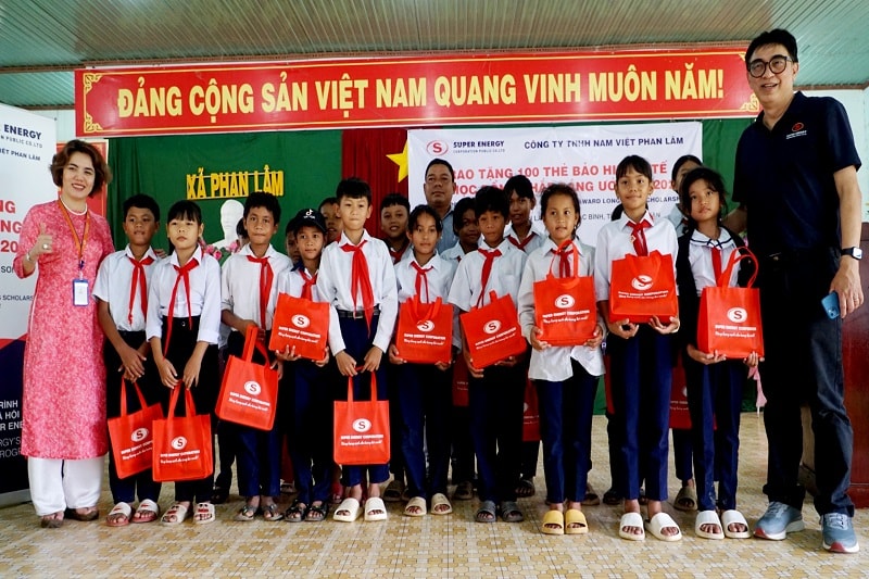 Chương trình trao học bổng và quà cho học sinh Trường Tiểu học & THCS Phan Lâm, cùng 100 thẻ BHYT cho người dân xã Phan Lâm, huyện Bắc Bình, Tỉnh Bình Thuận