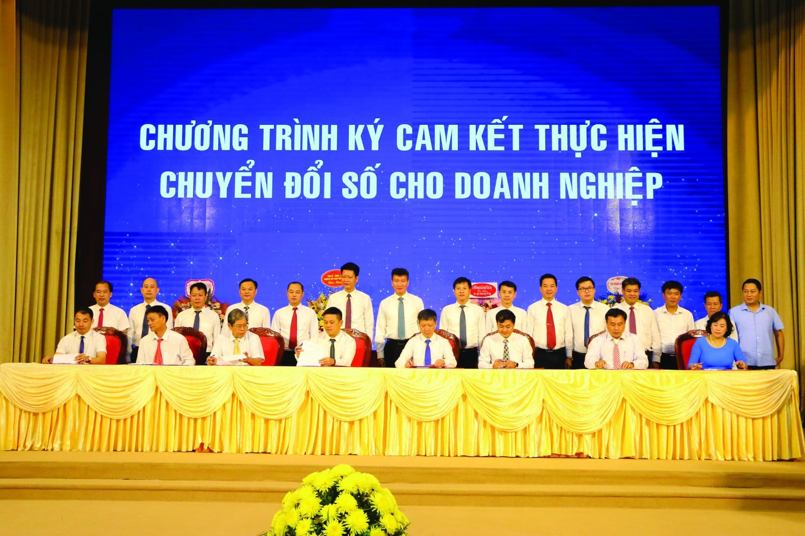  Các doanh nghiệp thực hiện ký cam kết thanh toán không dùng tiền mặt.