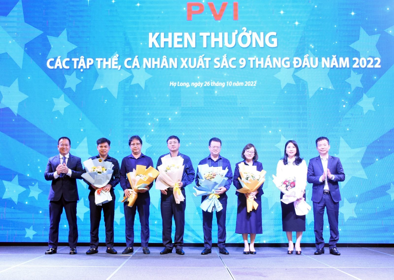 Khen thưởng các tập thể, cá nhân xuất sắc. 