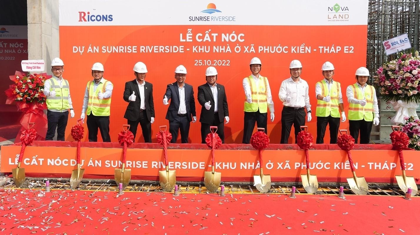 Dự án Sunrise Riverside đã cất nóc 2 tháp E2 và G6 vào ngày 25/10/2022 .