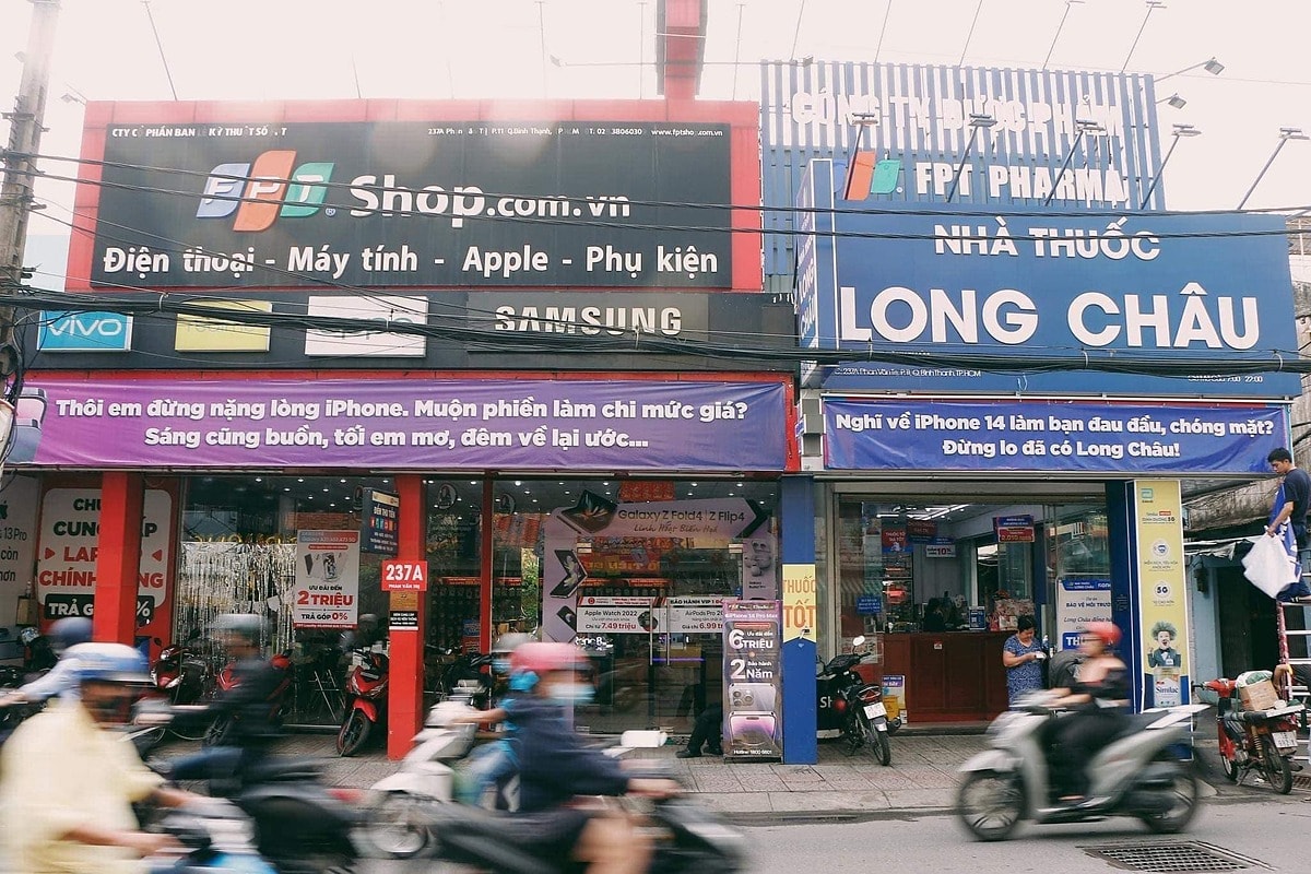 FPT Shop và Long Châu, hai “gà chiến” của FPT, vừa có màn tung hứng đối đáp thú vị với chủ đề đang rất hot: iPhone 14