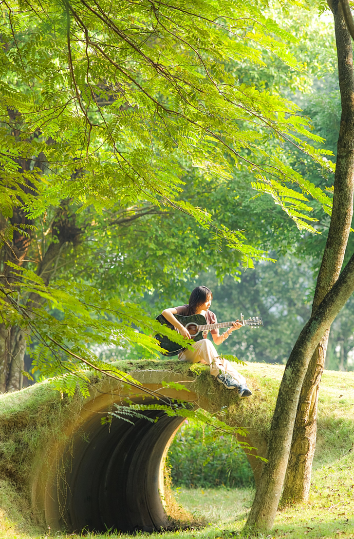 Màu xanh của Ecopark lại càng nên thơ khi thu về. Ảnh Phạm HUT