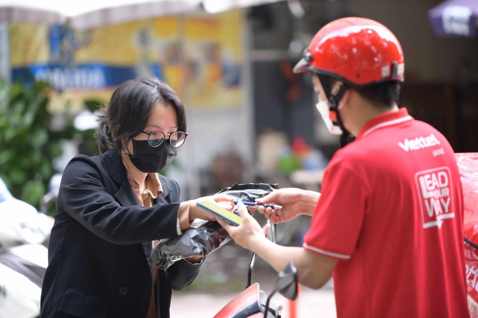 Dịch vụ Chuyển phát trong nước và quốc tế của Viettel Post được vinh danh trở thành Sản phẩm Thương hiệu Quốc gia. Viettel Post tự hào trở thành doanh nghiệp chuyển phát duy nhất có sản phẩm đạt Thương hiệu quốc gia 5 năm liên tiếp. 