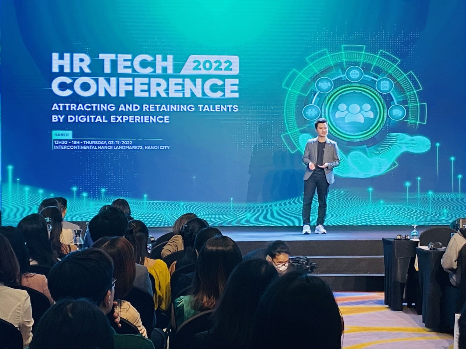 CEO công ty CP TopCV Trần Trung Hiếu chia sẻ tại diễn đàn