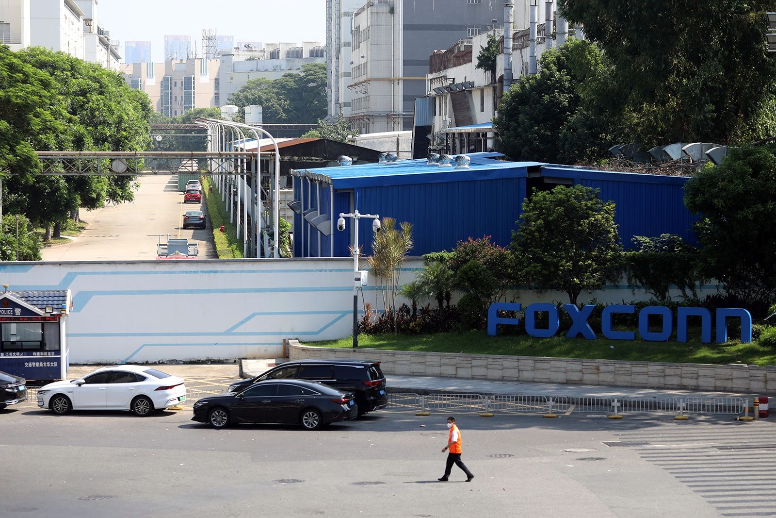 Foxconn ở Trịnh Châu, Trung Quốc đang phải đóng cửa nghiêm ngặt trong một tuần vì các trường hợp COVID-19. 