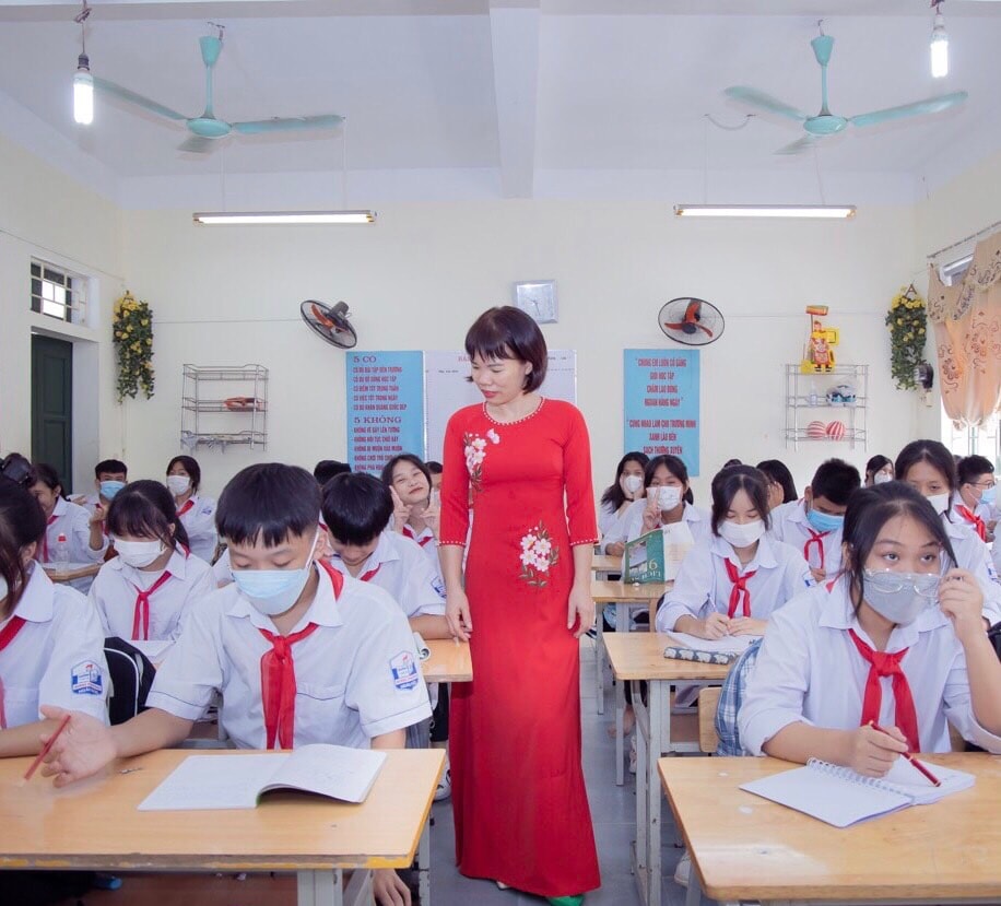 Cô và trò trong một tiết kiểm tra