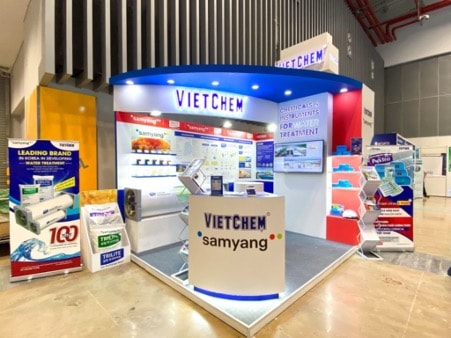 Tại gian hàng trưng bày của VIETCHEM, khách tham quan sẽ có cơ hội: ●Được tham vấn trực tiếp từ các chuyên gia hàng đầu về công nghệ xử lý nước của Hàn Quốc, Nhật Bản… ●Mua sản phẩm chính hãng với giá tốt nhất ●Chiêm ngưỡng gian hàng độc đáo có 1-0-2