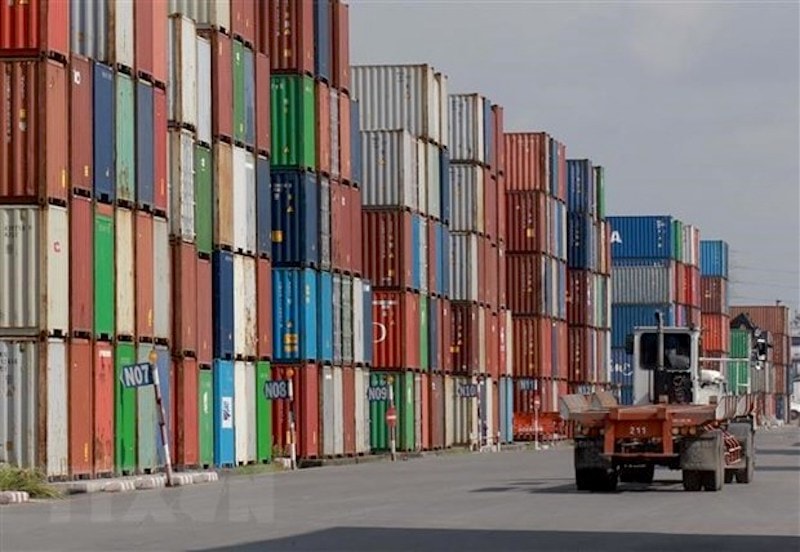 UBND TP.HCM đã đề xuất xây cảng trung chuyển quốc tế công suất gấp gần 3 lần cảng Cát Lái, tổng đầu tư 6 tỷ USD, được đề xuất xây dựng ở huyện Cần Giờ để tạo đột phá kinh tế biển TP.HCM.