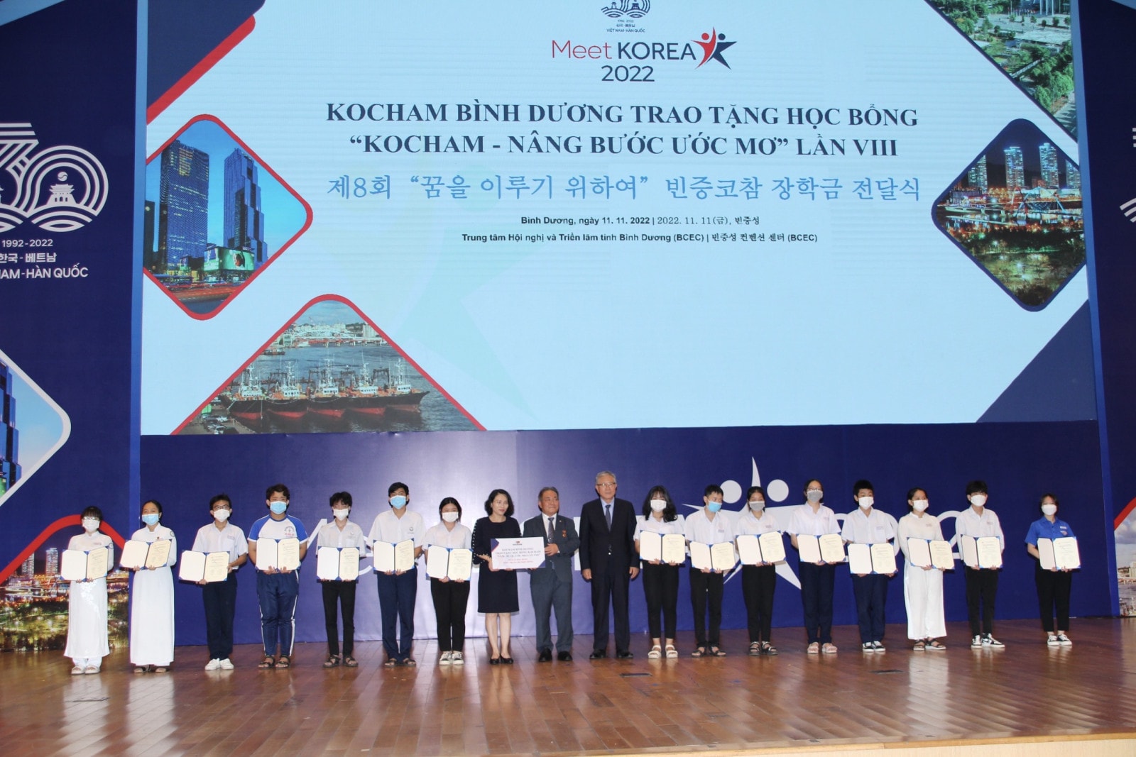 Trao tặng học bổng “KOCHAM – nâng bước ước mơ” lần VIII