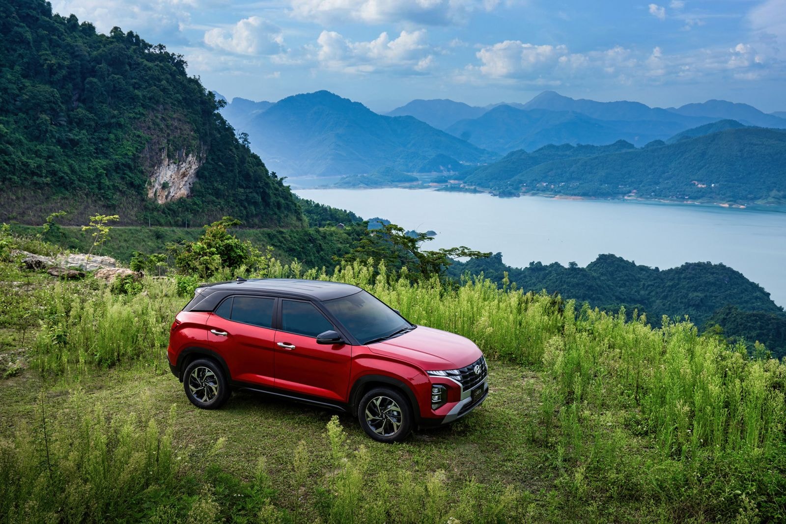 Hyundai Creta tiếp tục đà tăng trưởng với 1.979 xe bán ra, tăng 14,1% so với tháng 9
