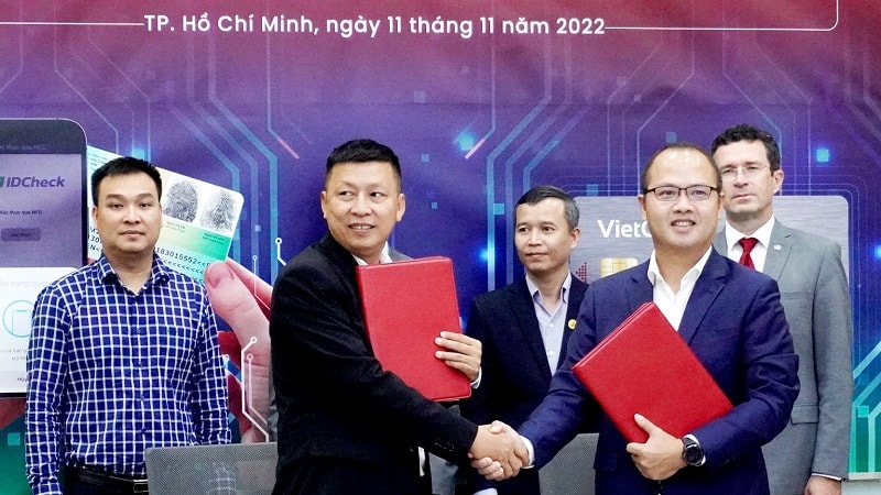  Sự hợp tác này giữa hai bên sẽ giúp VietCredit giảm thiểu rủi ro,p/nâng tầm trải nghiệm khách hàng (Ảnh: Đại diện VietCredit phát biểu tại sự kiện)