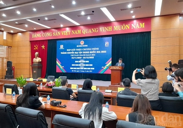 các doanh nghiệp sẽ chủ động xây dựng chương trình khuyến mại với nội dung, hình thức đa dạng, hấp dẫn nhằm đưa đến cho khách hàng, người tiêu dùng nhiều cơ hội tiếp cận với hàng hóa, dịch vụ có chất lượng, giá cả phù hợp. Ảnh: Nguyễn Việt