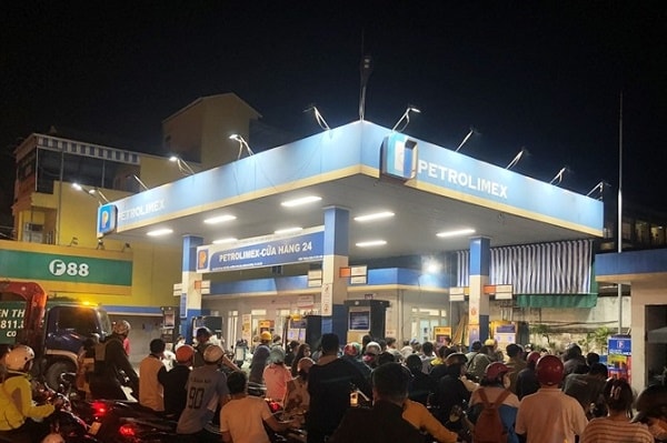 Chiều 11/11, Văn phòng Chính phủ tổ chức họp khẩn về điều hành xăng dầu. Ảnh: Hiệp Lưu