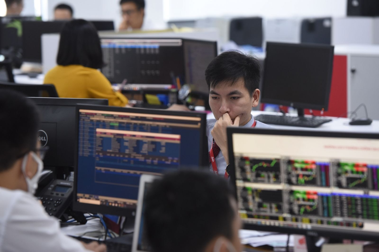 Một nền kinh tế phát triển tích cực như Việt Nam, thì sau khi điều chỉnh về mặt tâm lý, thị trường sẽ tiếp tục hồi phục chứ không đi vào đà lao dốc như đang diễn ra (ảnh: Quốc Tuấn)