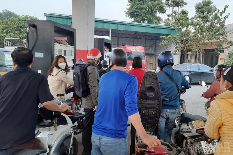 Nhiều ý kiến cho rằng, cần đảm bảo tính khả thi đối với các quy định liên quan đến hiệp thương về giá, tránh để xảy ra các trường hợp liên như giá xăng, giá điện - Ảnh minh họa: GIA NGUYỄN