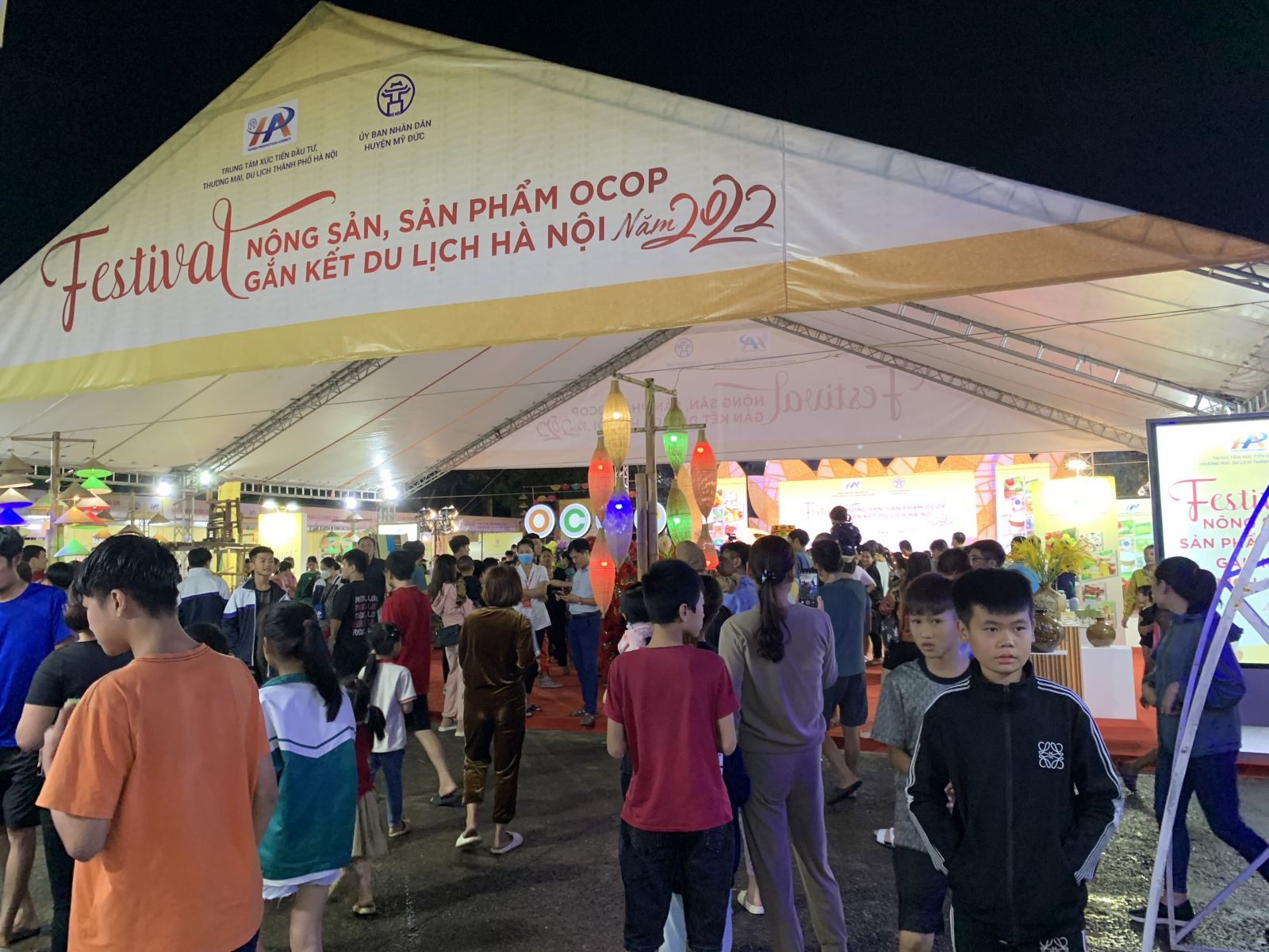 các sản phẩm được trưng bày và giới thiệu tại Festival là những sản phẩm nông sản, đặc sản địa phương; thực phẩm chế biến, sản phẩm OCOP được chứng nhận; sản phẩm nông nghiệp hữu cơ và nông nghiệp ứng dụng công nghệ cao, … 